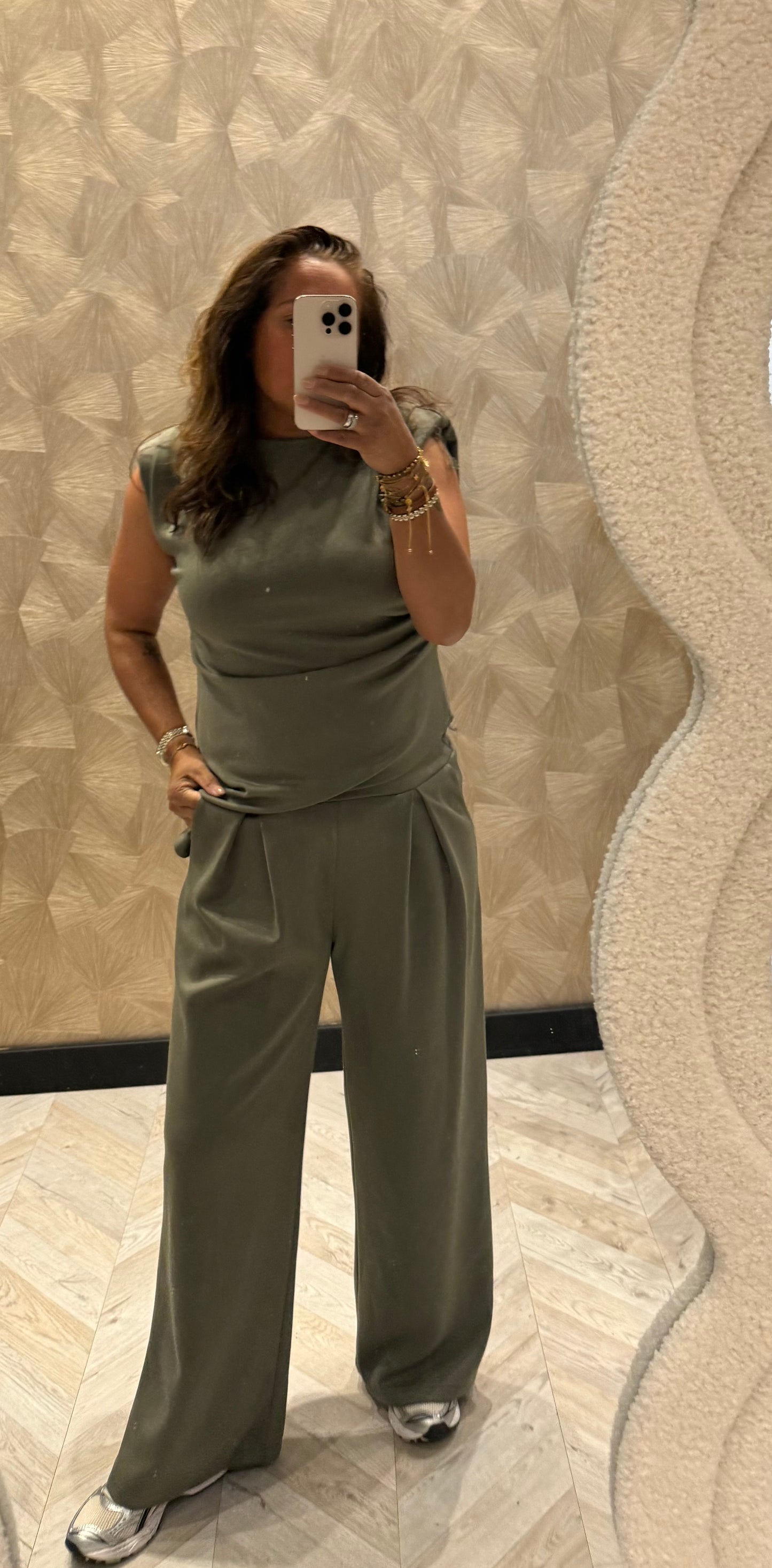 SHEILA SET ARMY