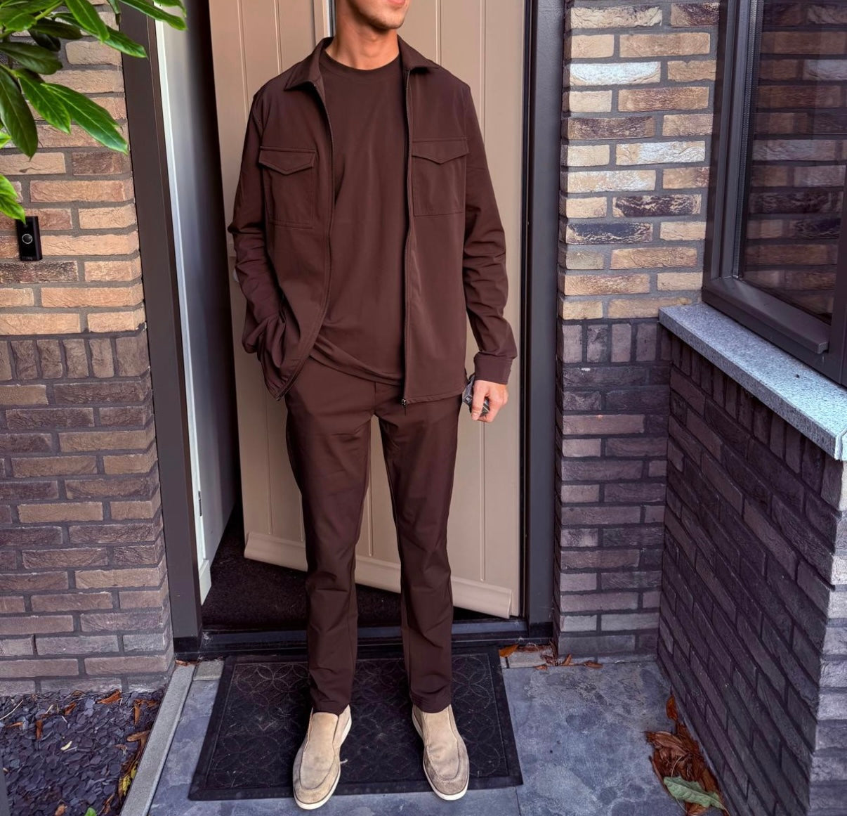 James travel tshirt espresso