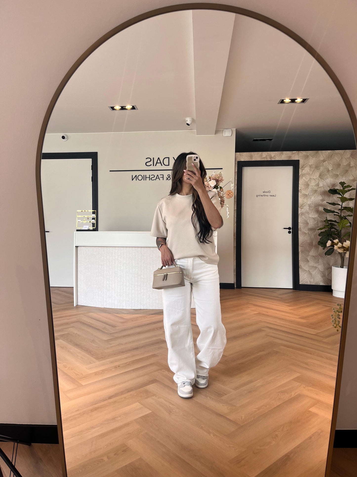 Minoushe tshirt schoudervulling beige
