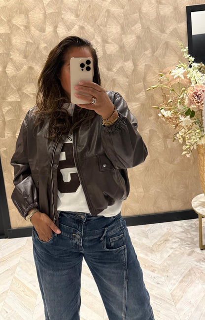 Ambika Sharon bruine bomberjack