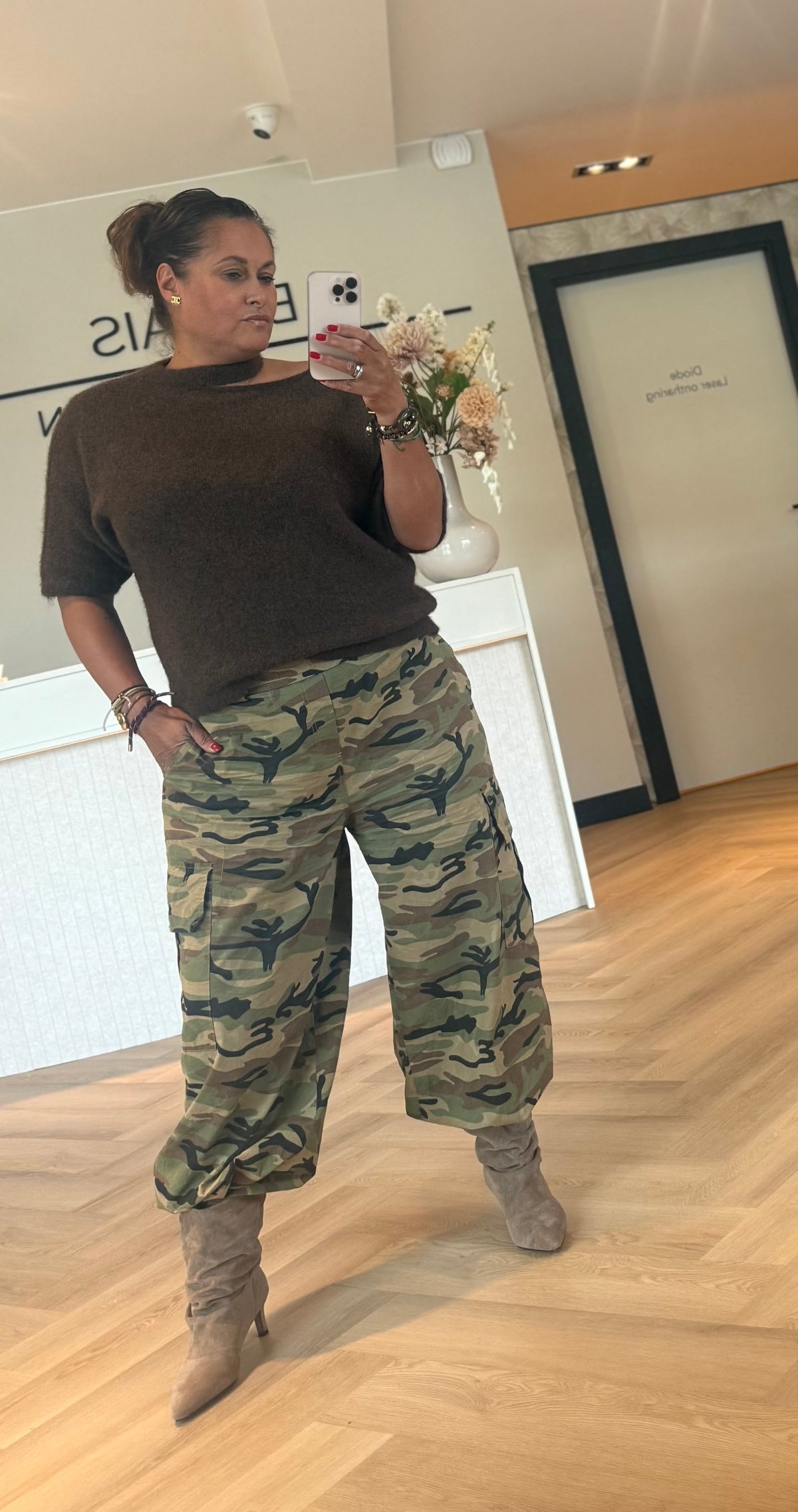 Phoebe off shoulder trui bruin