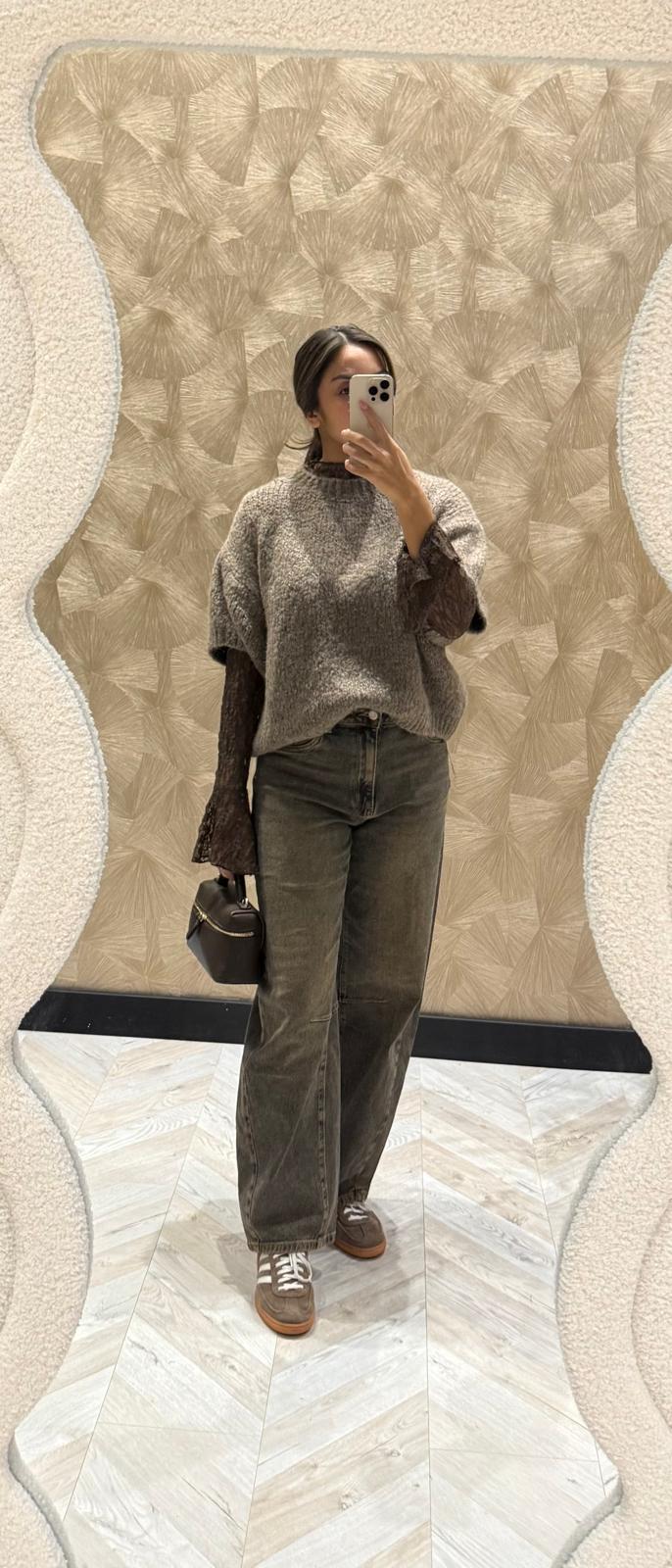 Ambika bruine kanten top